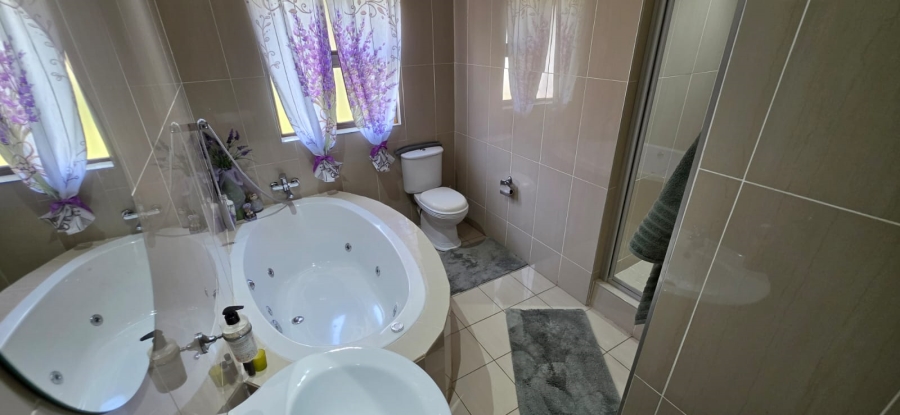 4 Bedroom Property for Sale in Buffelspoort Eco Estate North West